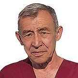 Врач Аджибеков Виктор Кутманбекович