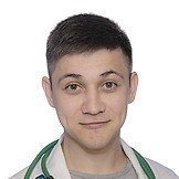 Врач Айнидинов Дамир Рашидович