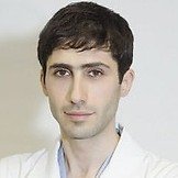 Врач Айрапетян Артём Арменович