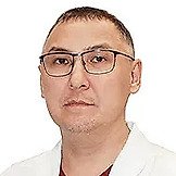 Врач Бадмаев Вениамин Анатольевич