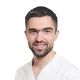 Врач Бондаренко Роман Михайлович