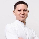 Врач Дузмухамбетов Ринат Ситанович