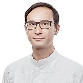 Врач Гурьянов Юрий Андреевич