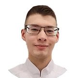 Врач Юдинцев Максим Александрович