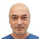 Врач Хучуев Камиль Магамедович