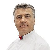 Врач Хуссейн Хайсам Махмуд