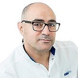Врач Кхатиб Массуд Зидан