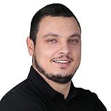 Врач Левохин Рустам Романович
