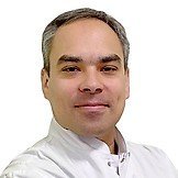 Врач Люкманов Роман Харисович