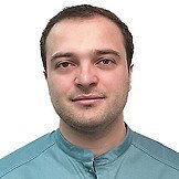 Врач Меремкулов Роман Абидинович