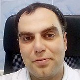 Врач Оганджанов Артур Иванович