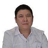 Врач Орусов Евгений Данилович