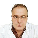 Врач Петров Павел Николаевич