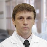 Врач Попогребский Максим Александрович