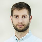 Врач Рустамов Рустам Валерикович
