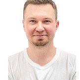 Врач Уваров Артур Эдуардович
