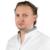 Врач Валуев Денис Алексеевич