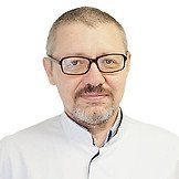 Врач Верхотуров Юрий Дмитриевич